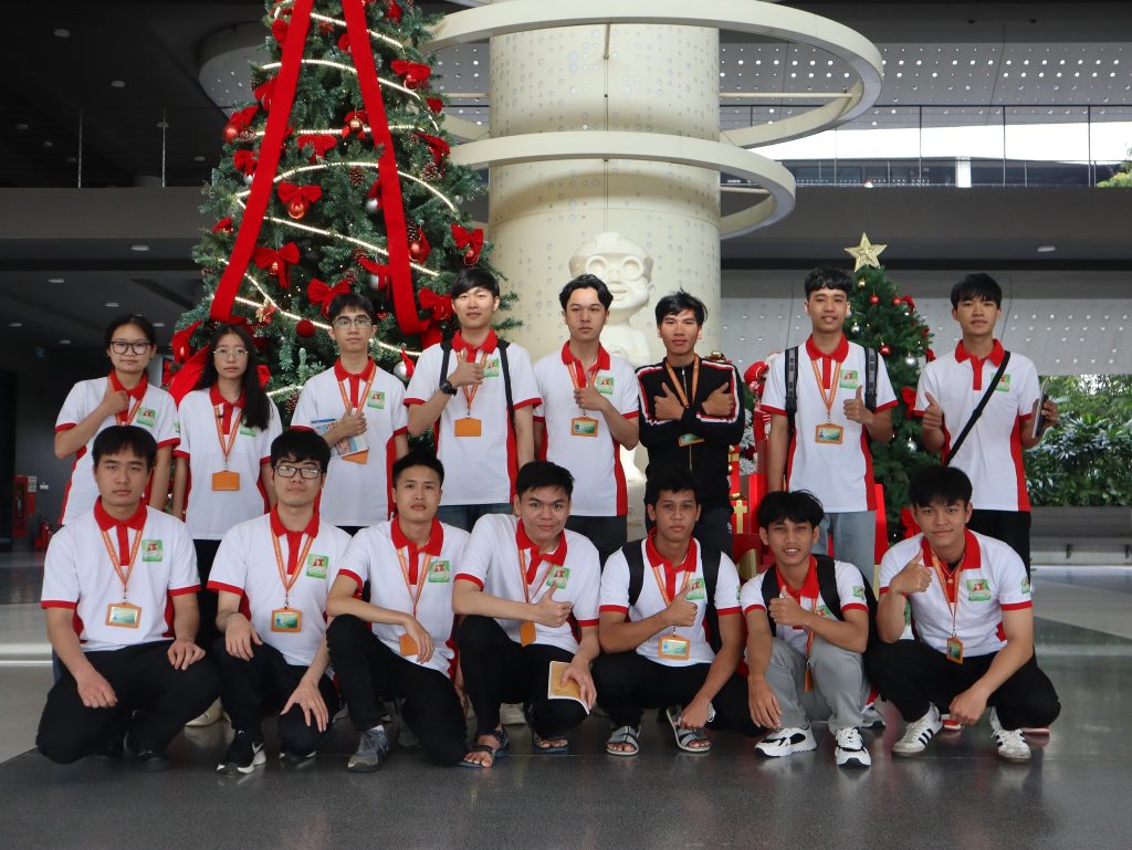 SINH VIÊN KHÓA 47 KHOA CÔNG NGHỆ THÔNG TIN THAM QUAN TRẢI NGHIỆM THỰC TẾ TẠI TP. HCM